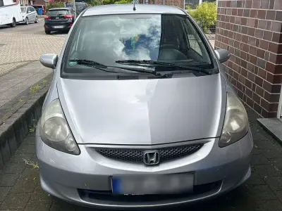 Käytetty Honda Jazz 83 HP (61 kW) 2008 Hopea Viistoperä