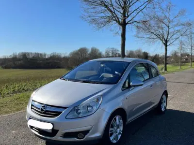 Używany Opel Corsa Cosmo 90 KM (66 kW) 2007 Hatchback