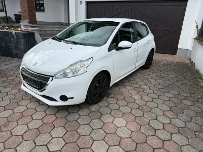 Gebraucht Peugeot 208 Active 82 PS (60 kW) 2014 Weiß Kleinwagen