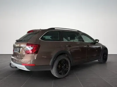 Gebraucht Skoda Octavia Scout 4x4 184 PS (135 kW) 2018 Hneda maple/maple brown hneda maple/maple brown Kombi