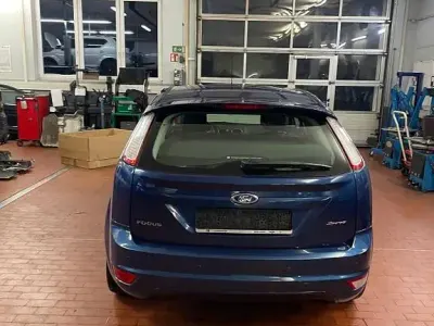 Gebraucht Ford Focus Sport 116 PS (85 kW) 2010 Blau Limousine