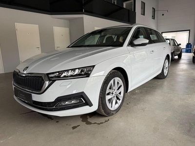 Weiß Gebraucht 2022 Skoda Octavia Style Kombi | 15.949 € (Guter Preis)