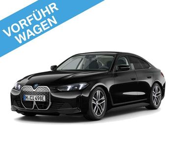 Saphirschwarz metallic Gebraucht 2025 BMW i4 Limousine | 52.780 € (Fairer Preis)