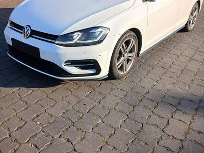 Weiß Gebraucht 2019 VW Golf VII Highline Kombi | 15.351 € (Fairer Preis)