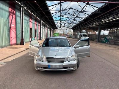 Second-hand Mercedes C200 163 CP (119 kW) 2002 Argintiu Berlinǎ