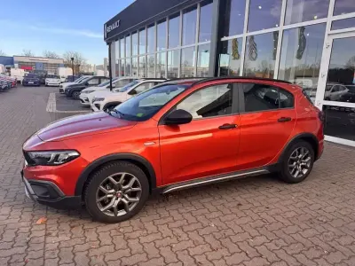 Usado Fiat Tipo Cross 101 CV (74 kW) 2021 Naranja Berlina