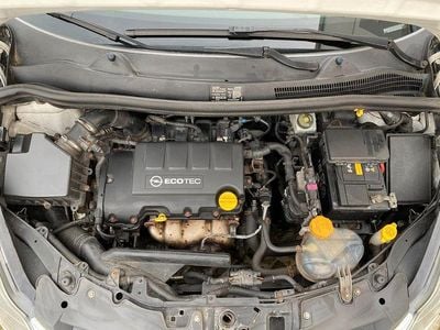 Gebraucht Opel Corsa Color Edition 87 PS (63 kW) 2010 Weiß Kleinwagen