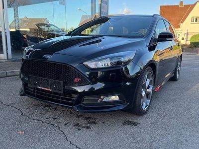 Schwarz Gebraucht 2018 Ford Focus ST Limousine | 14.900 € (Fairer Preis)