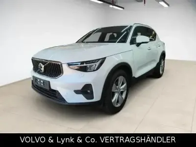 Gebraucht Volvo XC40 Core 129 PS (94 kW) 2022 Crystal white perleffekt (metallic) SUV