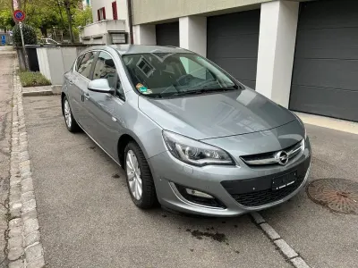Gebraucht Opel Astra Innovation 140 PS (102 kW) 2013 Silber Limousine