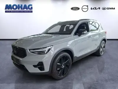 Neu Volvo XC40 Plus 163 PS (119 kW) 2026 Grau SUV