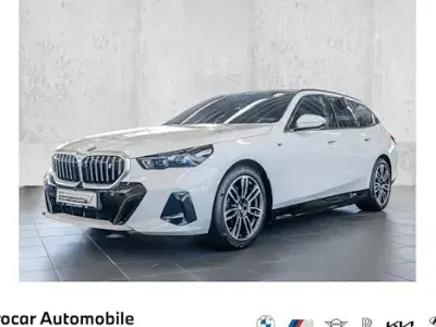 Gebraucht BMW i5 M Sport 250 kW (340 PS) 2025 Weiß Kombi