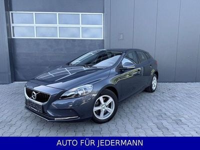 Usado Volvo V40 Kinetic 122 HP (89 kW) 2017 Azul Sedan
