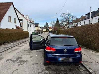 Gebraucht VW Golf VI 105 PS (77 kW) 2011 Blau Kleinwagen