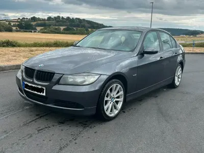 Gebraucht BMW 318 129 PS (94 kW) 2006 Grau Limousine