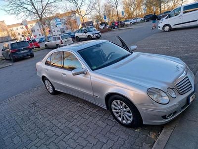 Silber Gebraucht 2007 Mercedes E200 Limousine | 8.800 € (Etwas zu teuer)