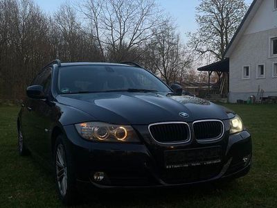 Gebraucht BMW 320 177 PS (130 kW) 2010 Schwarz Kombi