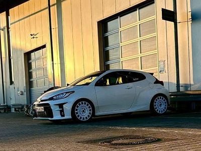 Weiß Gebraucht 2021 Toyota Yaris Limousine | 33.000 € (Fairer Preis)