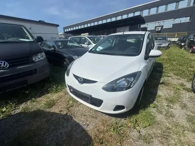Gebraucht Mazda 2 Inclusive 75 PS (55 kW) 2010 Arachneweiß metallic Kleinwagen