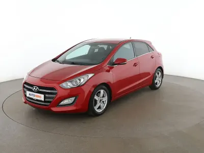 Gebraucht Hyundai i30 Passion 101 PS (74 kW) 2017 Rot Limousine