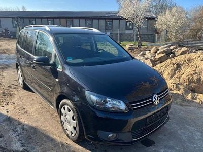 Second-hand VW Touran Match 140 CP (102 kW) 2012 Negru Monovolum