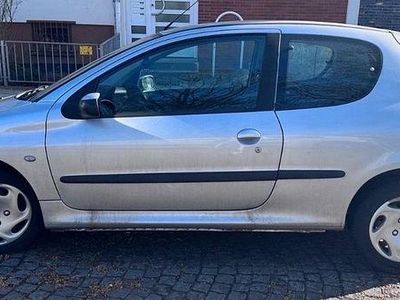 Gebraucht Peugeot 206 75 PS (55 kW) 2002 Silber Limousine