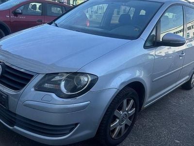 Begagnad VW Touran Highline 105 HK (77 kW) 2010 Silver Minibuss