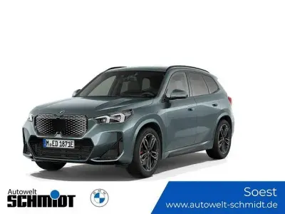Neu BMW iX1 M Sport 150 kW (204 PS) 2026 (grün)  cape york green SUV