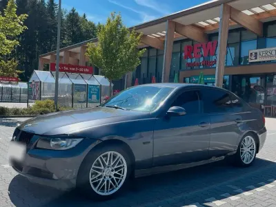 Gebraucht BMW 320 150 PS (110 kW) 2005 Grau Limousine