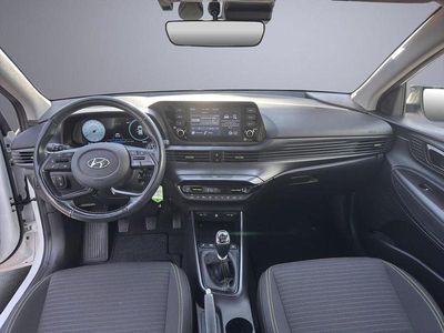 Weiß Gebraucht 2021 Hyundai i20 Intro Edition Limousine | 13.990 € (Fairer Preis)