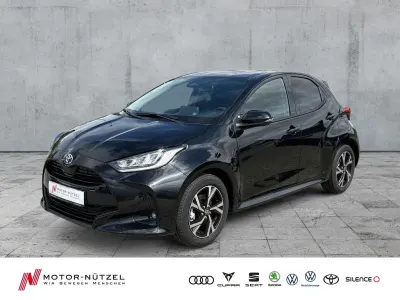 Neu Toyota Yaris Hybrid 116 PS (85 kW) 2026 Schwarz Limousine