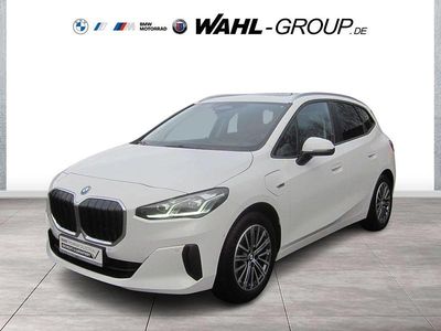 Weiß Gebraucht 2023 BMW 225 Active Tourer Performance Van / Kleinbus | 29.890 € (Fairer Preis)
