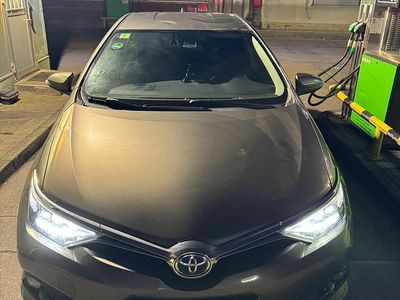 Beige Gebraucht 2017 Toyota Auris Hybrid Kombi | 8.800 € (Guter Preis)