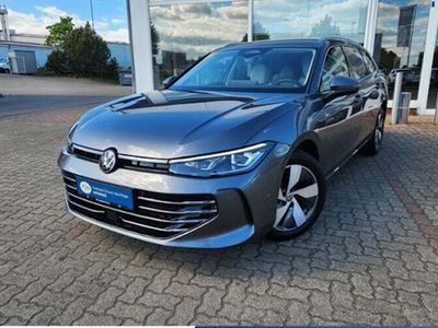 Gebraucht VW Passat Elegance 150 PS (110 kW) 2024 Grau Kombi