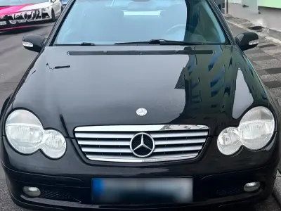 Gebraucht Mercedes C180 143 PS (105 kW) 2003 Schwarz Coupé