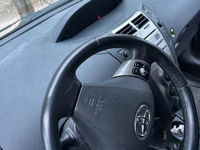 Silber Gebraucht 2010 Toyota Yaris Kleinwagen | 3.200 €