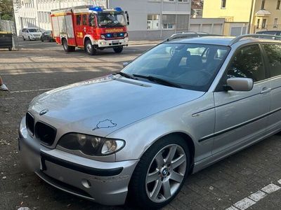 gebraucht BMW 330 d Auto hat Software