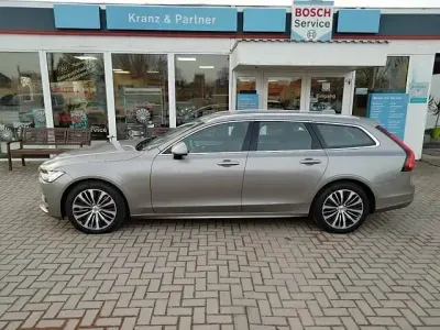 Second-hand Volvo V90 Momentum 197 CP (144 kW) 2022 Gri Break