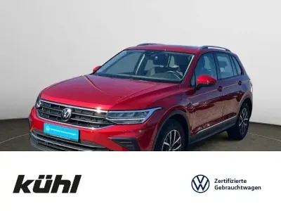 Gebraucht VW Tiguan Life 131 PS (96 kW) 2022 Kings red metallic SUV