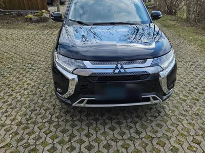 Gebraucht Mitsubishi Outlander Diamant Edition 150 PS (110 kW) 2019 Schwarz SUV