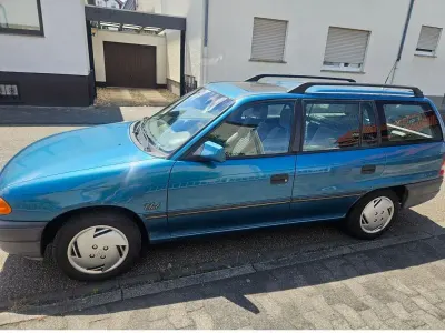 Gebraucht Opel Astra Club 75 PS (55 kW) 1993 Blau Kombi