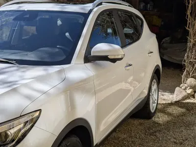 Usata MG ZS Luxury 114 kW (156 CV) 2023 Bianco SUV