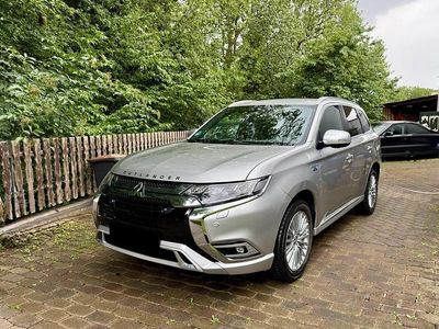 Silber Gebraucht 2019 Mitsubishi Outlander P-HEV Intro Edition SUV | 21.000 € (Fairer Preis)