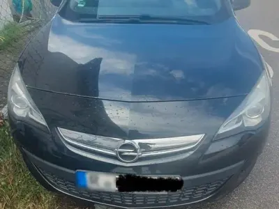 Usata Opel Astra GTC 140 CV (102 kW) 2013 Nero Coupé