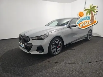 Neu BMW 540 M Sport 303 PS (222 kW) 2026 Grau Limousine
