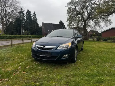 Second-hand Opel Astra 116 CP (85 kW) 2010 Albastru Hatchback