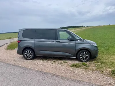 Gebraucht VW Multivan Life 150 PS (110 kW) 2025 Grau Van / Kleinbus