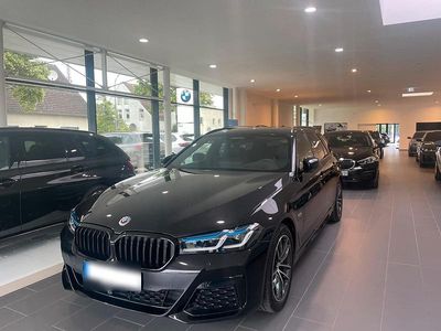 Second-hand BMW 530e M Sport 292 CP (214 kW) 2022 Negru Break