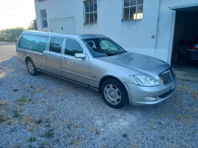 Gebraucht Mercedes E250 113 PS (83 kW) 1996 Silber Limousine