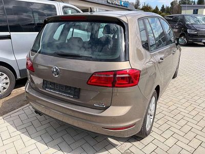 Gebraucht VW Golf Comfortline 125 PS (91 kW) 2017 Pyramidgold metallic (metallic) SUV